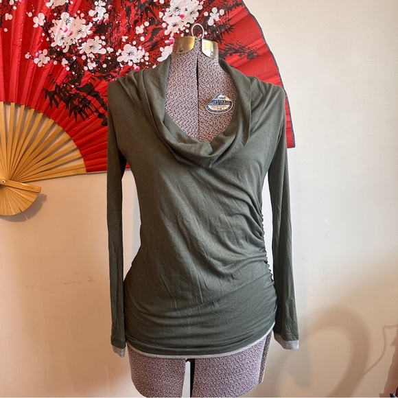 Splendid Green Cowl Neck Long Sleeve Top - Picture 1 of 7